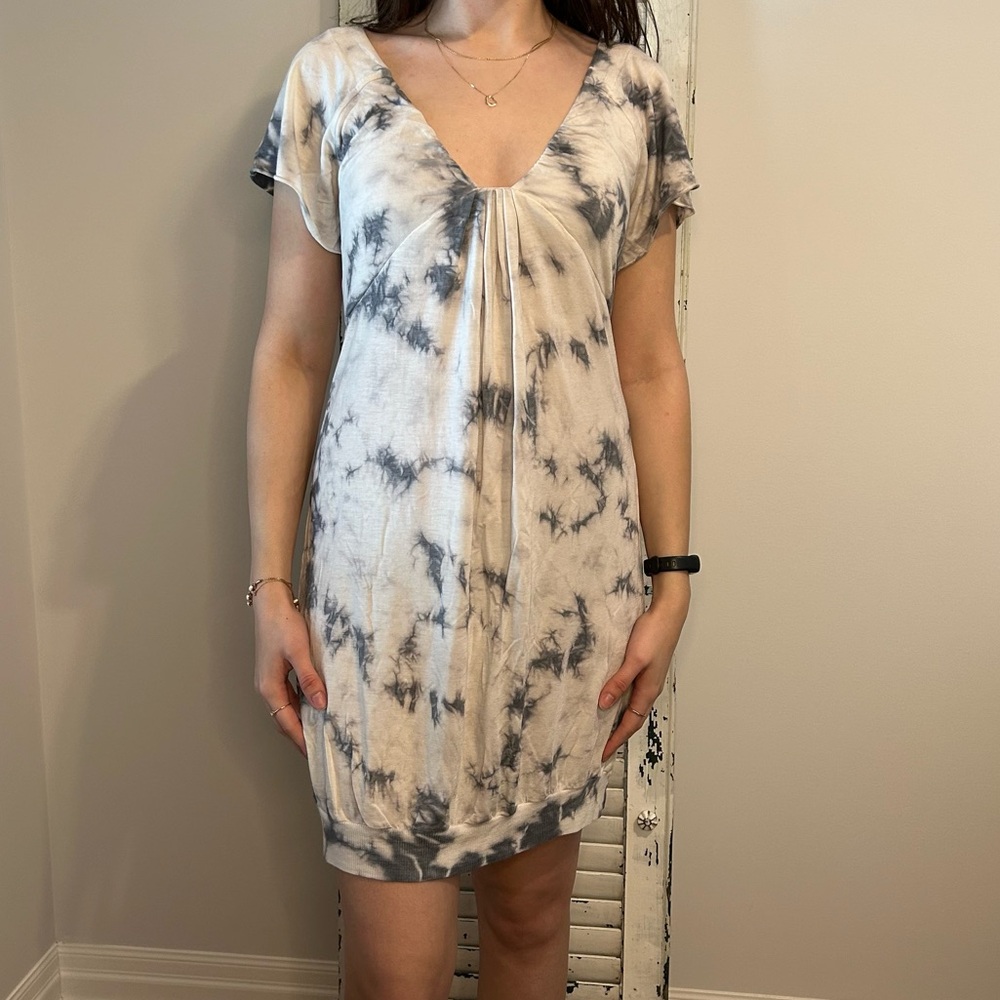 Aritzia Wilfred short sleeve body skimming mini dress size large tie dye